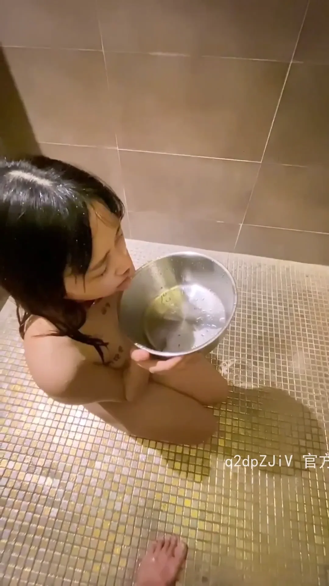 你们的贱母狗：镜头前卑贱乞怜，彻底服从主人的淫虐调教与蹂躏