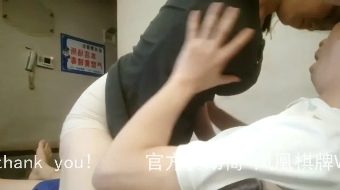 按摩店美女技师诱惑骑乘喷水