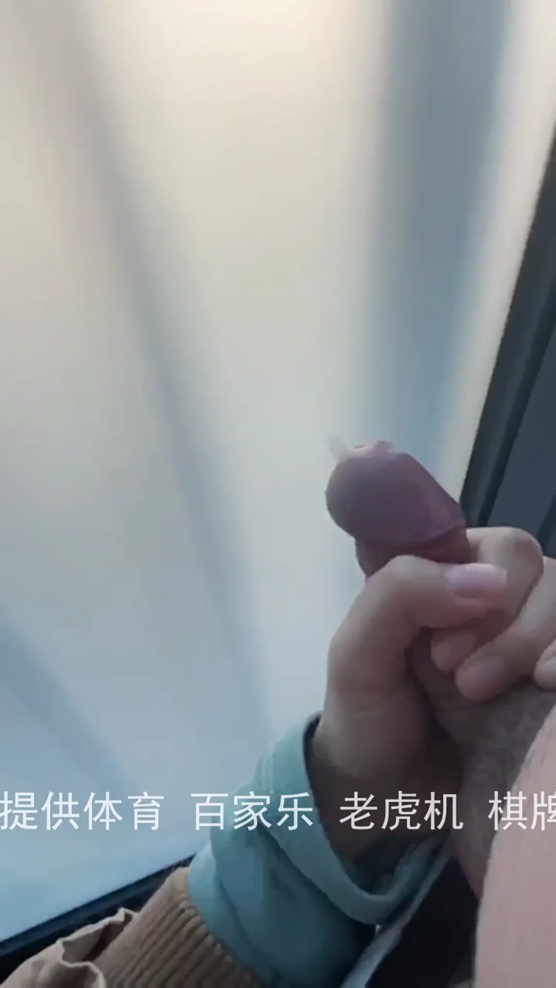 楼道母狗跪舔口射满脸