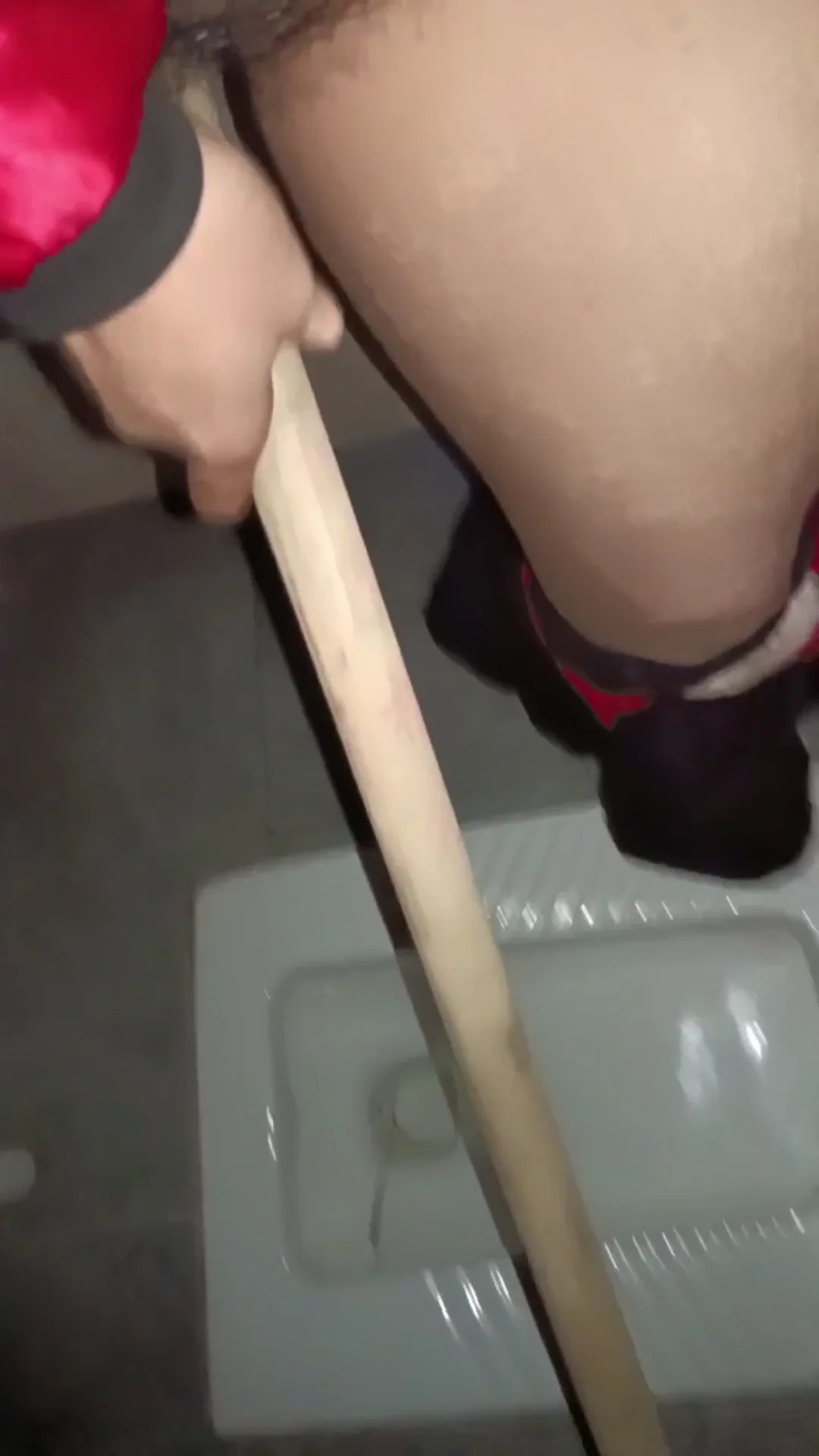 人妻公厕自慰喷水项圈浪叫