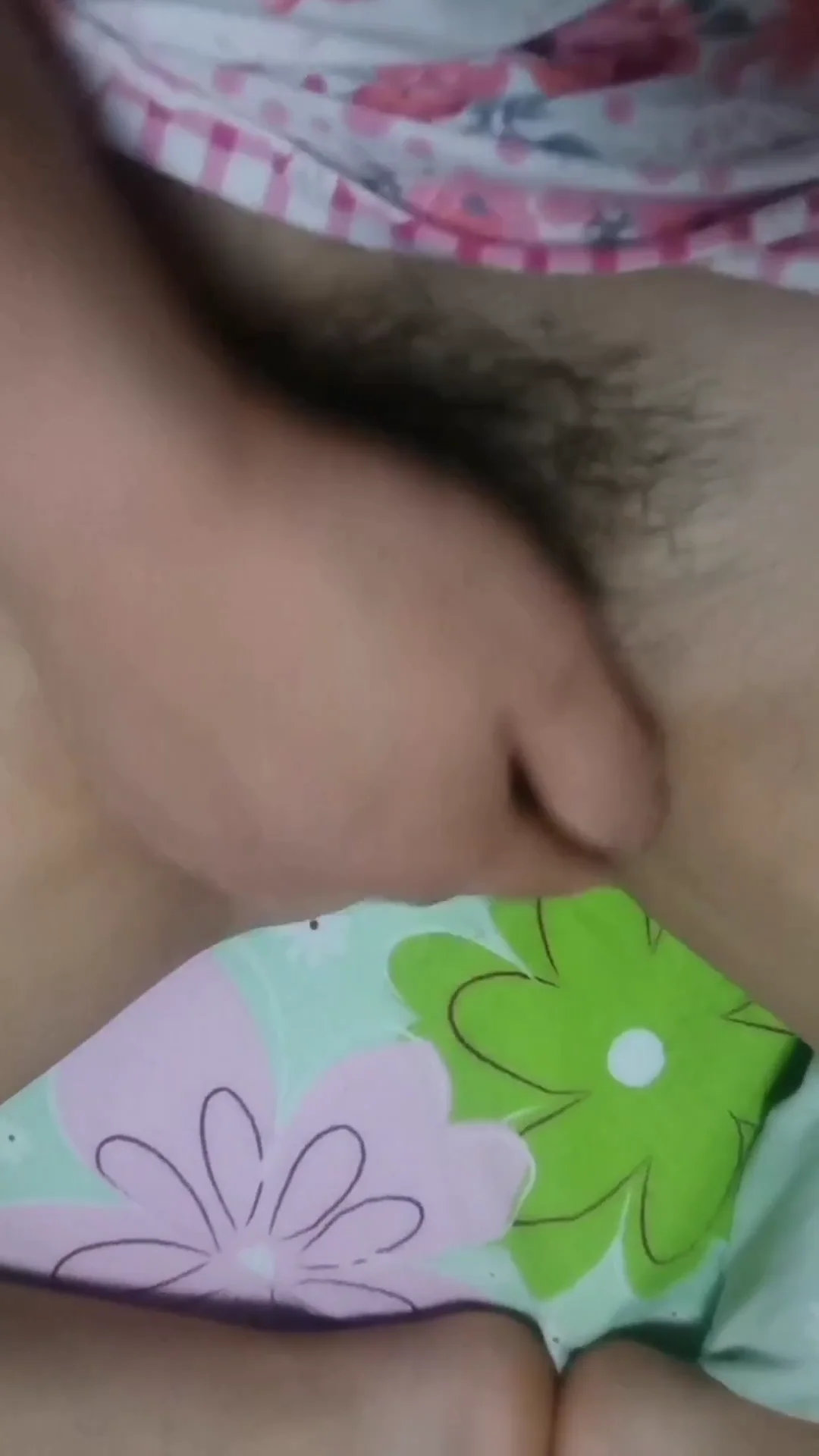老婆跪舔单男大屌 我酸爽颤抖