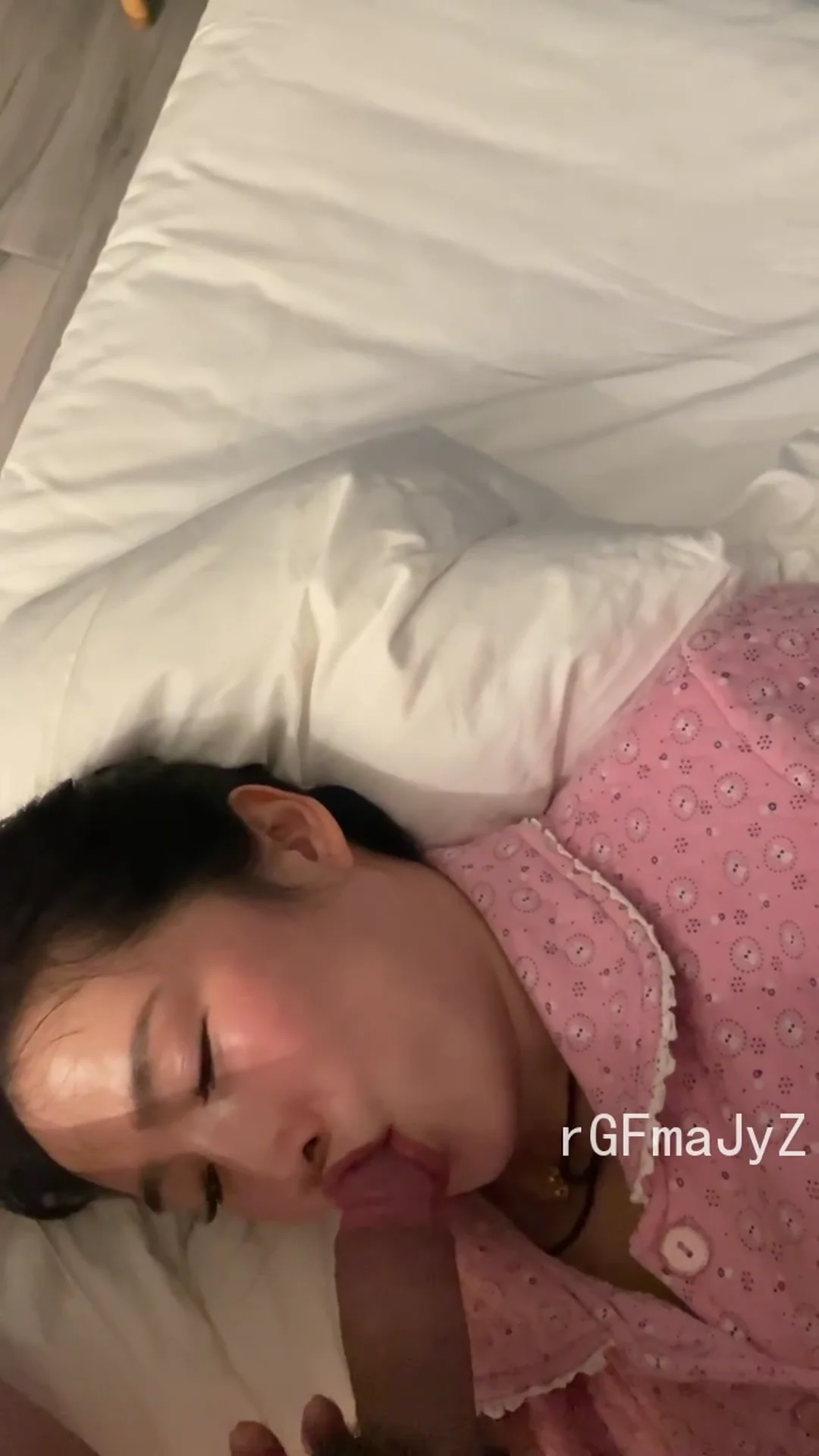 南京南站乘务员黑丝酒店激情喷水