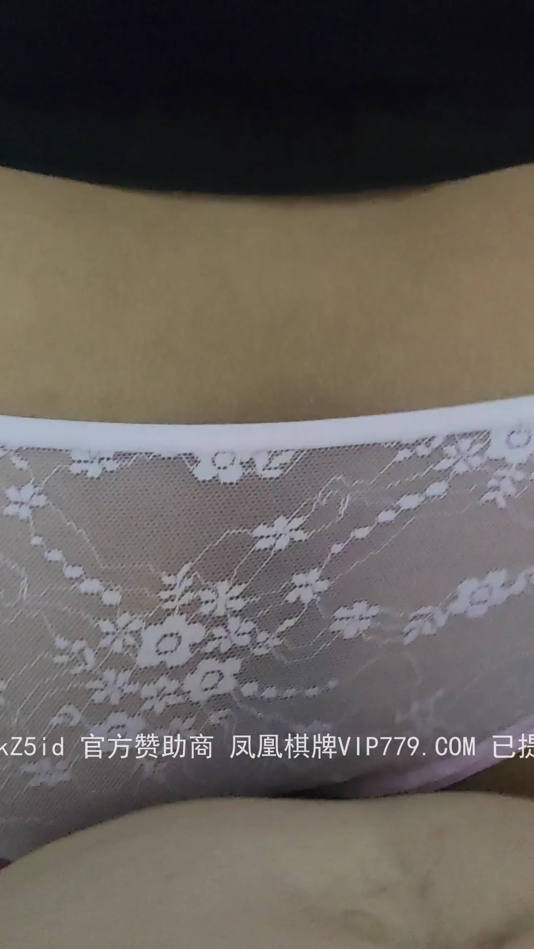 狗链栓小母狗跪舔后入喷水求内射