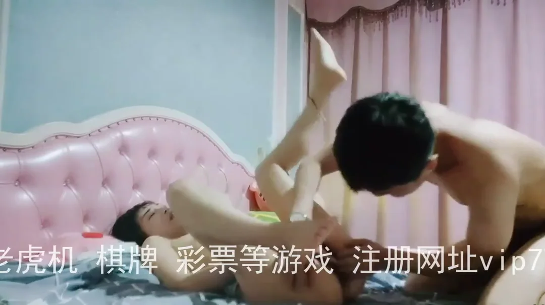 长腿少妇色情眼神 无套内射