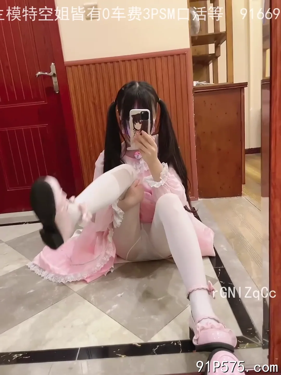 铃铛叮当的制服小狗