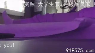 酒店偷情手交：射满手后继续撸
