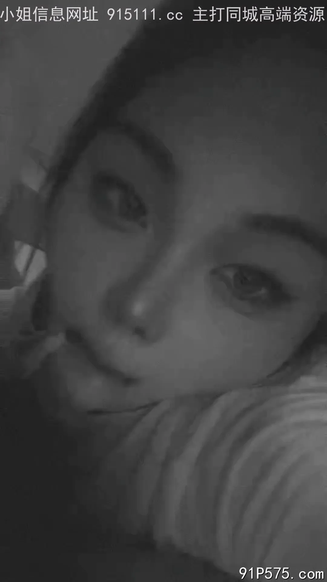 黑丝骚妻美腿舔脚诱惑