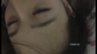 女友闺蜜高潮痉挛喷水床上湿透