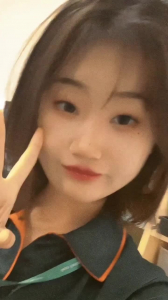 清纯女友白天上班晚上3P