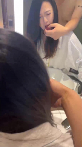 露脸反差美女求嘴射，连续两次