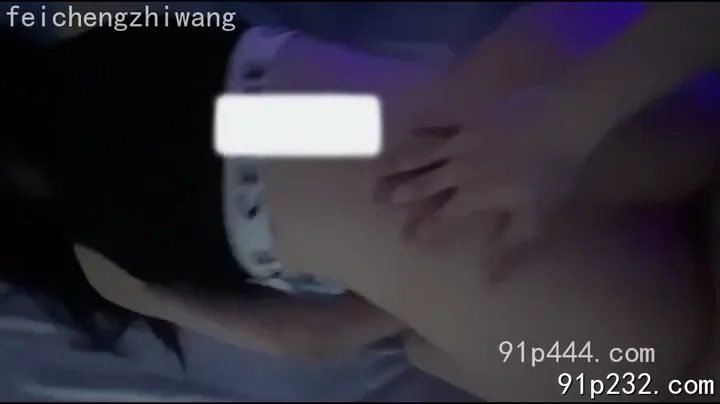 温柔女友主动戴套 痛时撒娇